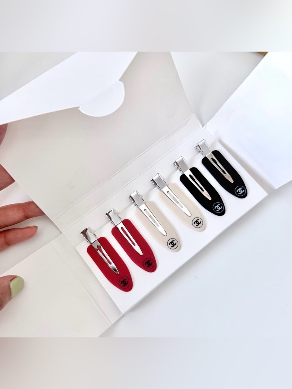 CHANEL Beauté Hair Clips Set